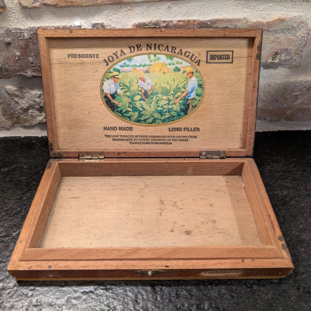 VINTAGE - JOYA WOODEN CIGAR BOX - "PRESIDENTE"-NICARAGUA-LONG FILTER